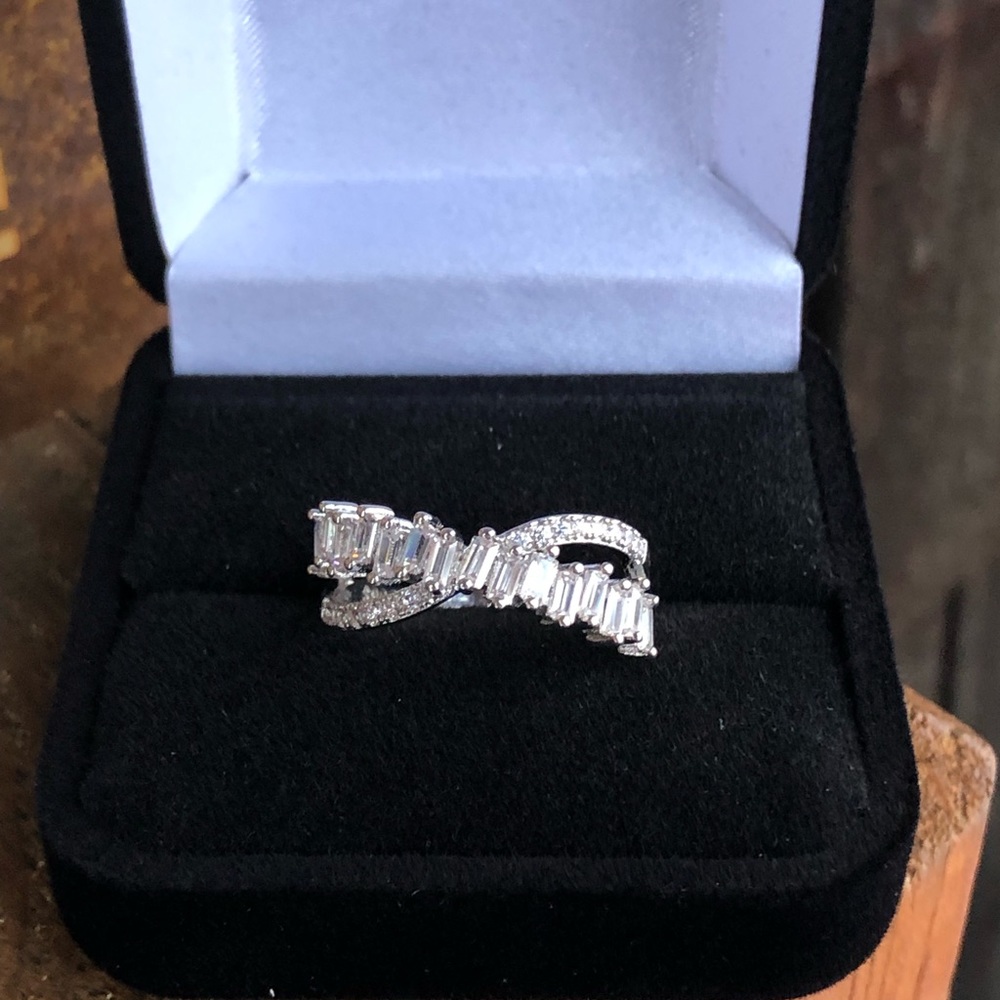 STERLING SILVER CRISSCROSSED RING SIZE 6 - Picture 4 of 8
